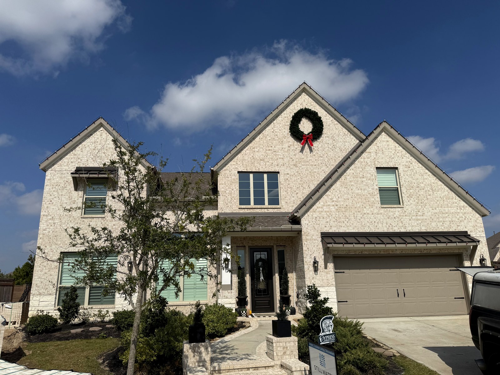 Christmas light installation by Gilly's Lighting Services in Cypress