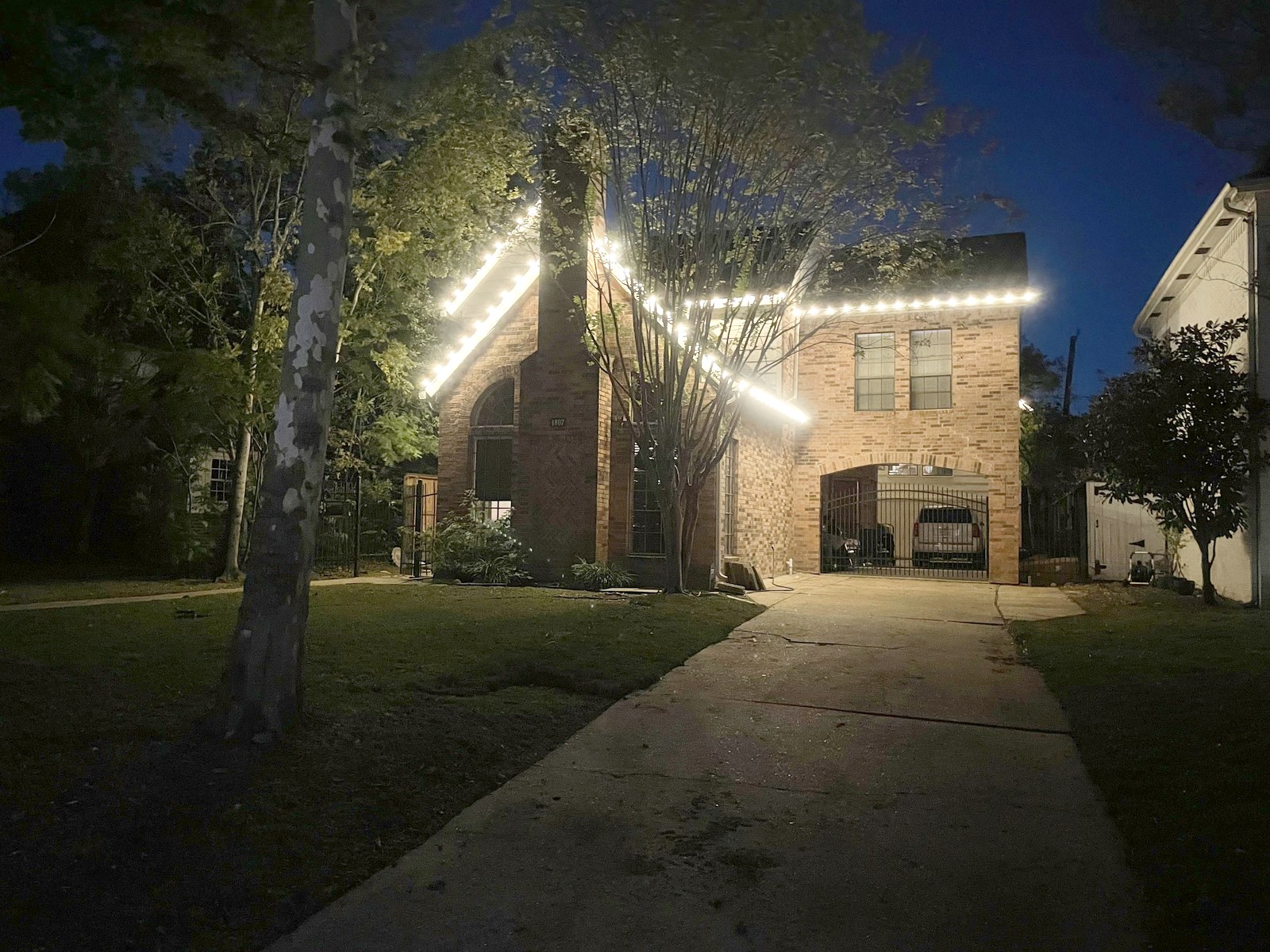 Christmas light installation by Gilly's Lighting Services in Bellaire
