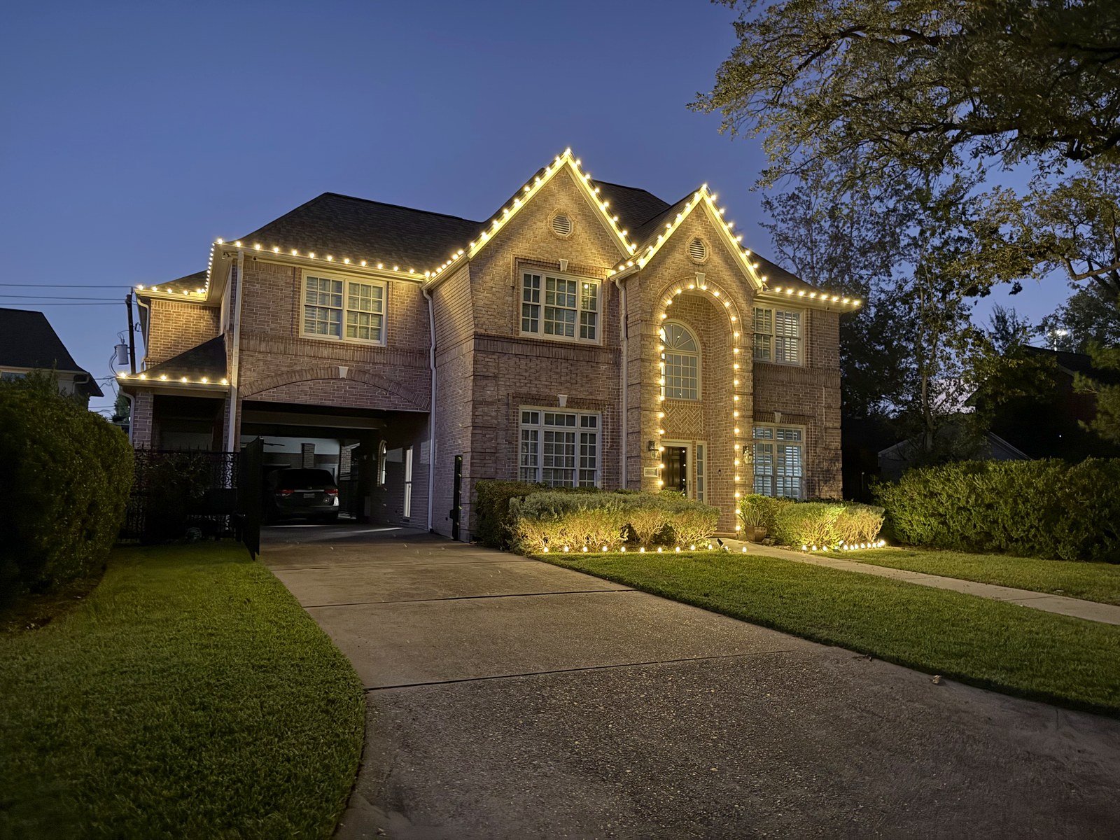 Christmas light installation by Gilly's Lighting Services in Bellaire